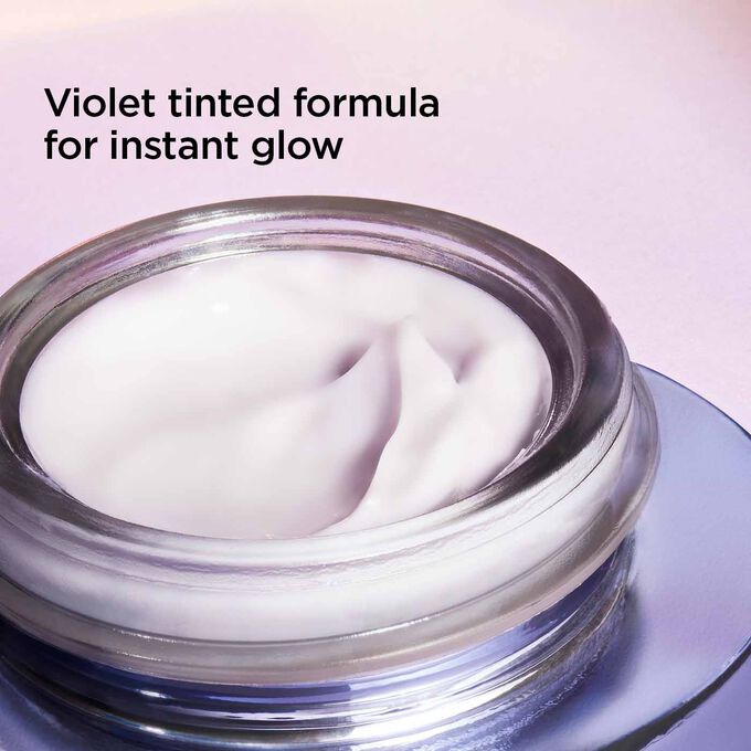 Nutri-Lumière Revive oil with violet tinted formula for instant glow