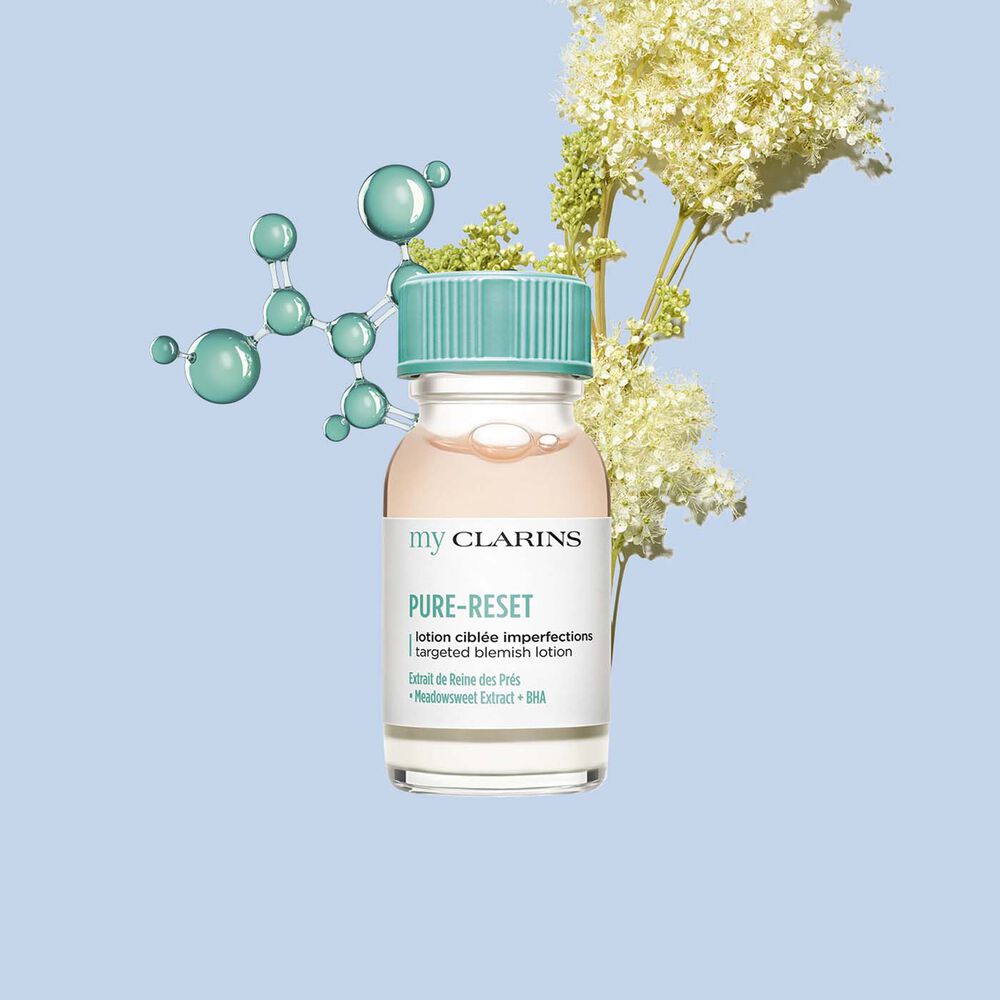 Packshot of a blemish lotion alongside meadowsweet and BHA molecules on a light blue background